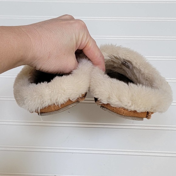 Minnetonka Women's Slippers - Picture 4 of 11